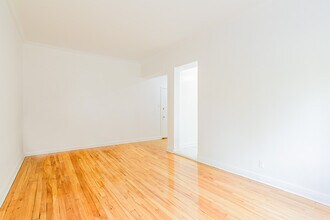 Le Crestwood in Montréal, QC - Building Photo - Building Photo