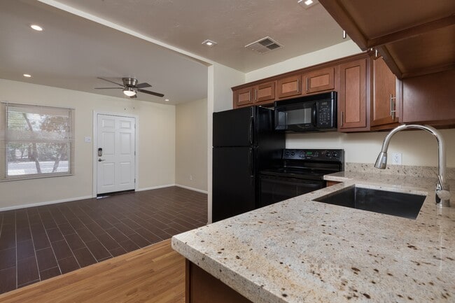 property at 1646 E Indianola Ave