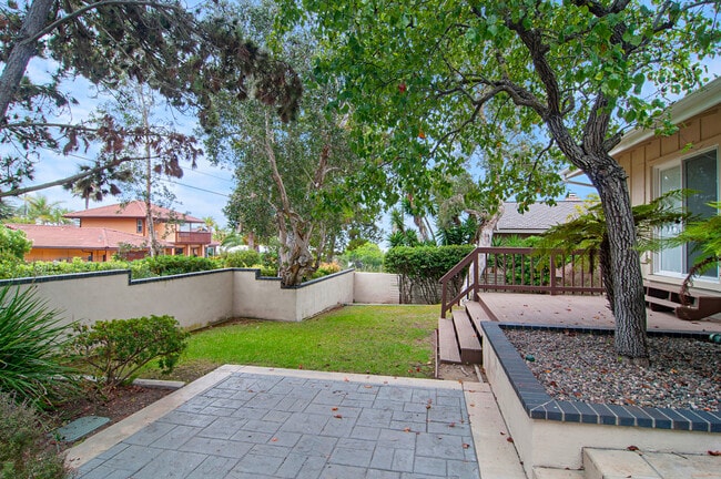 6042 Avenida Chamnez in San Diego, CA - Building Photo - Building Photo