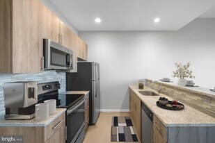 200 N 16th St in Philadelphia, PA - Building Photo