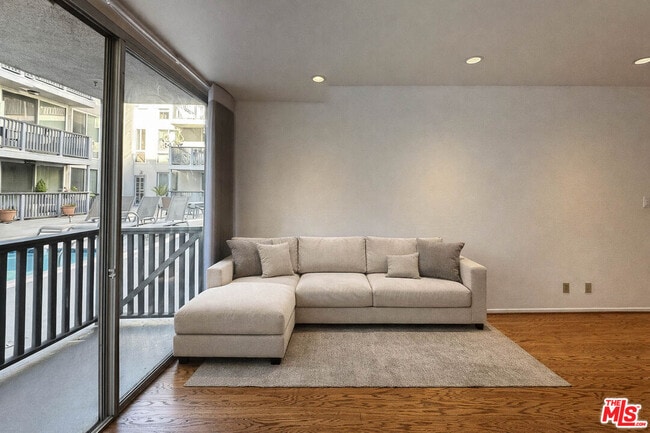 1134 Alta Loma Rd in West Hollywood, CA - Building Photo - Building Photo