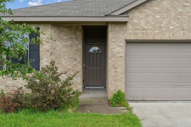 11053 Patriot Ct in Cleveland, TX - Building Photo - Building Photo