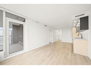 13738 Central Ave in Surrey, BC - Building Photo - Building Photo