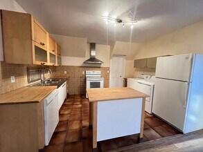 30 Nelson St, Unit 1 in Quincy, MA - Foto de edificio - Building Photo