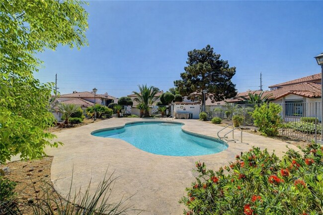 6713 W Charleston Blvd in Las Vegas, NV - Building Photo - Building Photo