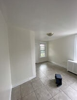 6215 Jackson St, Unit Apt 3 in West New York, NJ - Building Photo