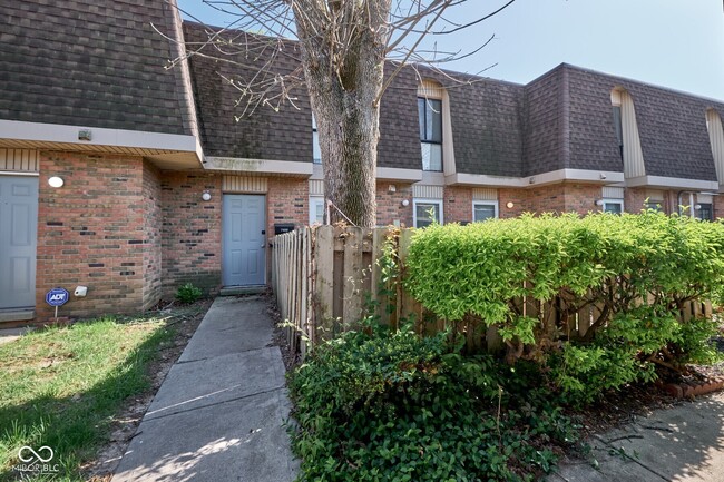 property at 7458 Countrybrook Dr