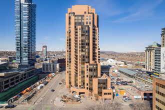 Westmount Place in Calgary, AB - Building Photo - Building Photo