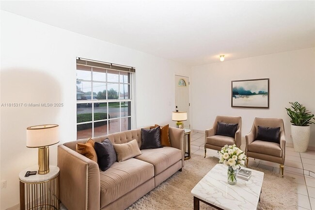 10700 SW 66th Terrace in Miami, FL - Foto de edificio - Building Photo