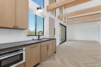 9243 Southern Rd in La Mesa, CA - Foto de edificio - Building Photo