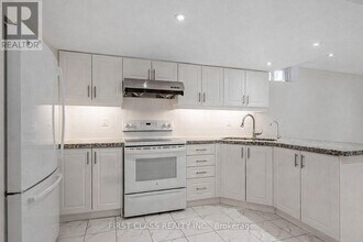 24 Wilfred Murison Ave in Markham, ON - Building Photo - Building Photo