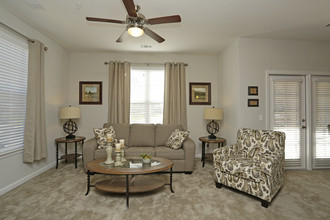 River Park Apartments in Mccomb, MS - Foto de edificio - Interior Photo