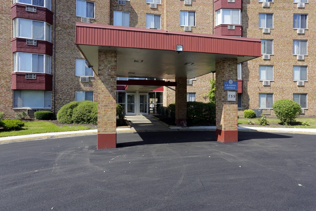 Maple Leaf Apartments University Park, IL Apartments