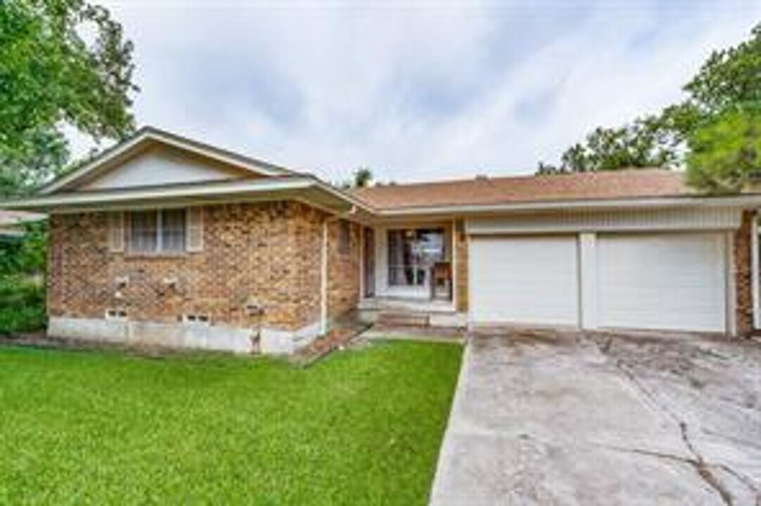 6706 Flamingo Rd in Greenville, TX - Building Photo