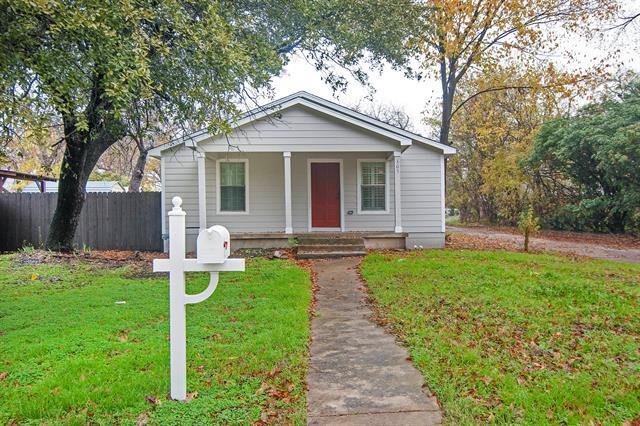 305 College St in Farmersville, TX - Building Photo - Building Photo