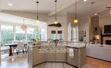 9462 Country Lake Dr in Baton Rouge, LA - Building Photo - Building Photo