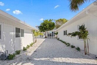 637 S Orlando Ave in Cocoa Beach, FL - Building Photo - Building Photo