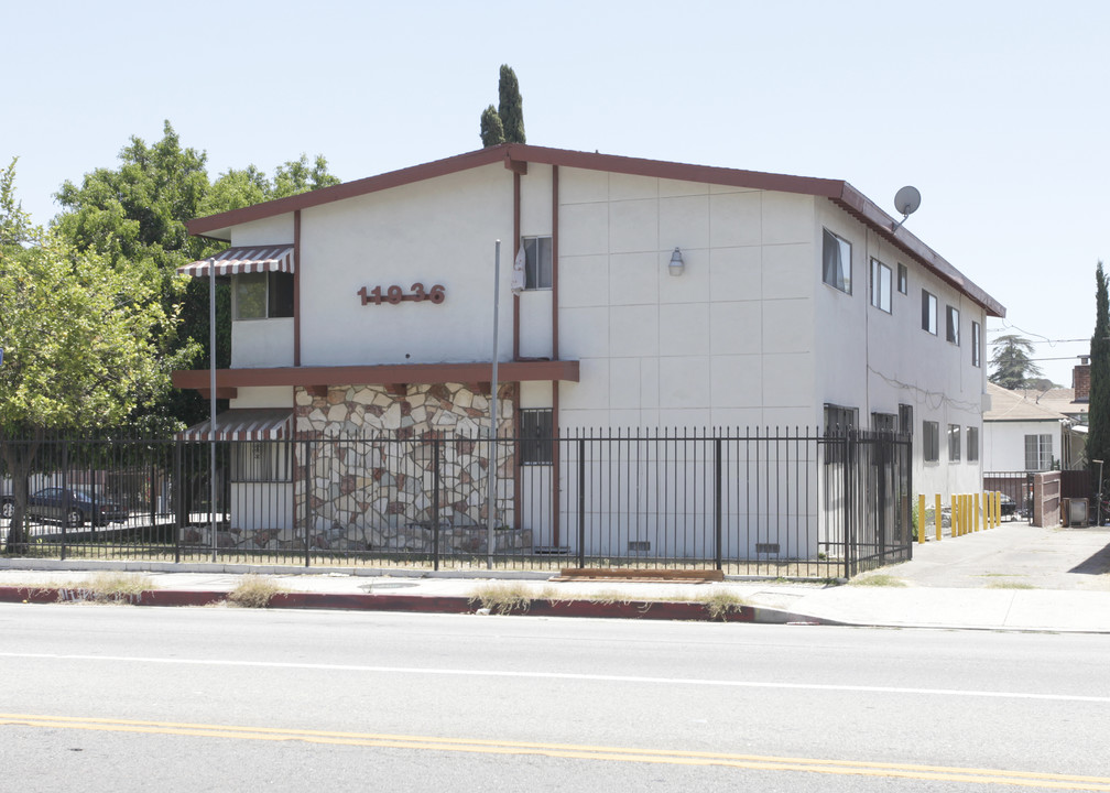 11936 Vanowen St in North Hollywood, CA - Building Photo