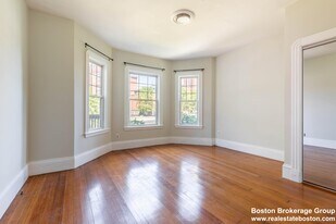 789 Columbia Rd, Unit 1 in Boston, MA - Building Photo