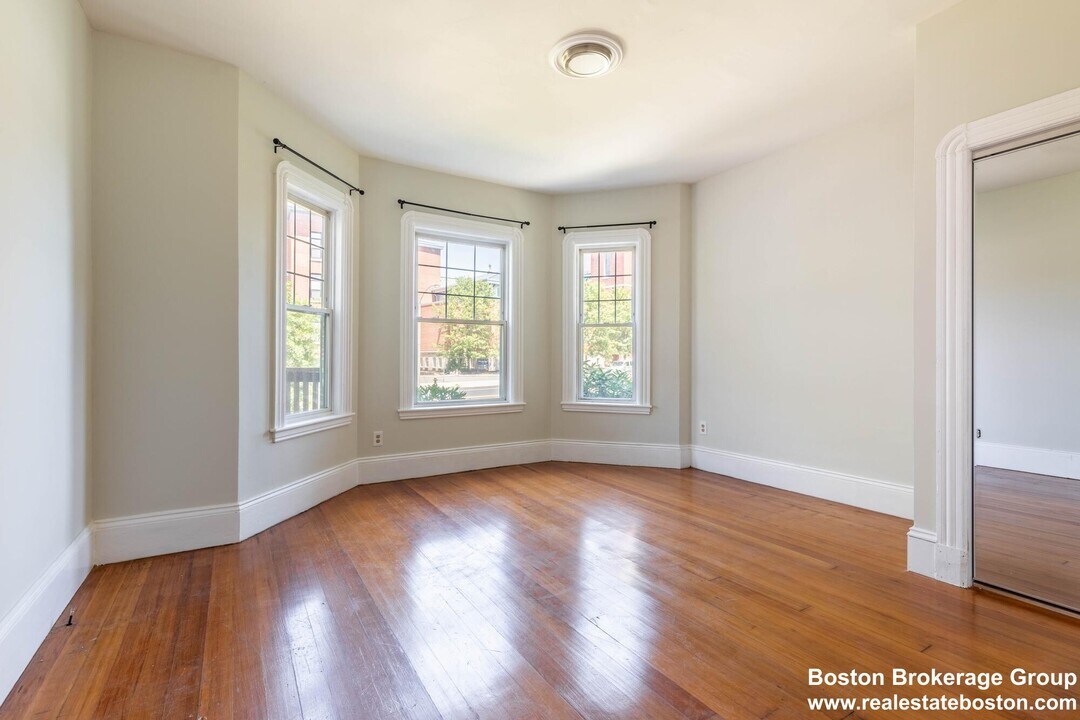 789 Columbia Rd, Unit 1 in Boston, MA - Foto de edificio