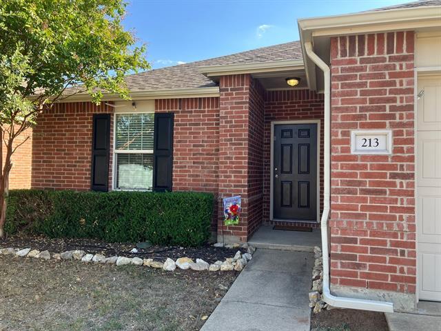 213 Fossil Bridge Dr in Fort Worth, TX - Foto de edificio - Building Photo