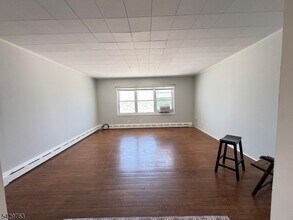625 Bound Brook Rd in Middlesex, NJ - Building Photo - Building Photo