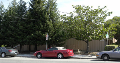 19954 Lake Chabot Rd in Castro Valley, CA - Building Photo - Building Photo