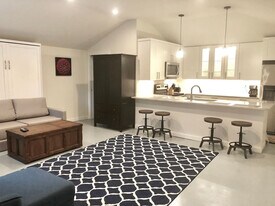 1929 NW 7th Ln in Gainesville, FL - Building Photo