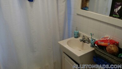 6 Webley St, Unit 1 in Boston, MA - Foto de edificio - Building Photo