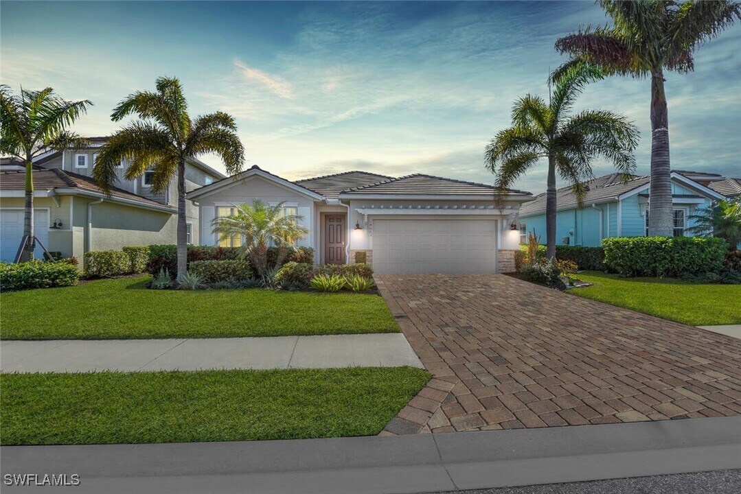 14662 Catamaran Pl in Naples, FL - Foto de edificio
