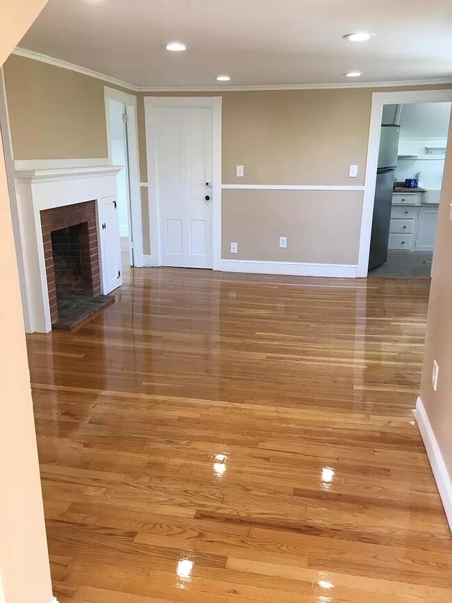 3 1/2 Mayflower Pl-Unit -2nd Upper in Plymouth, MA - Building Photo - Building Photo