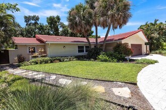 1200 Eden Isle Blvd NE in St. Petersburg, FL - Building Photo - Building Photo