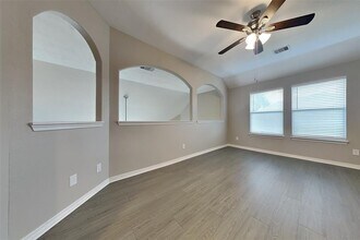 8000 N Tarrytown Crossing Dr in Conroe, TX - Building Photo - Building Photo
