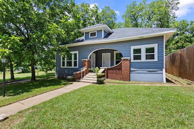 property at 421 W Morton St