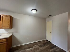 5217 Calloway St-Unit -B in Fort Worth, TX - Foto de edificio - Building Photo