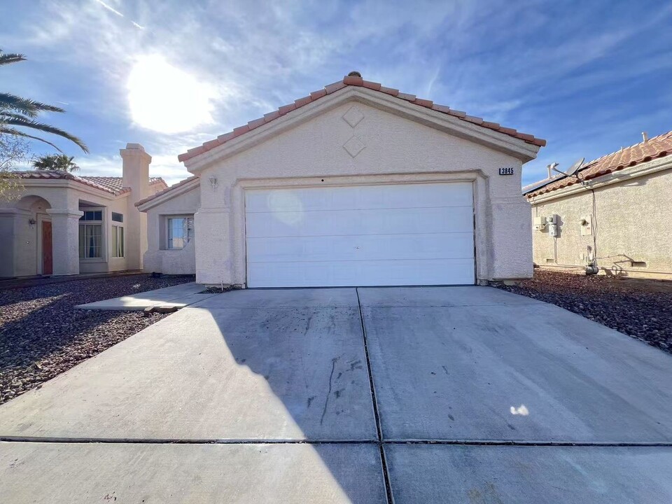 3845 Intermezzo Way in North Las Vegas, NV - Building Photo