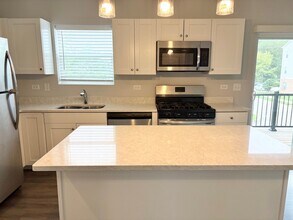 855 E Main St-Unit -2D in East Dundee, IL - Building Photo - Building Photo