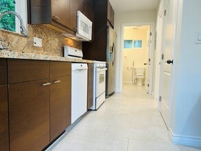 23348 Hatteras St, Unit 1 bedroom in Woodland Hills, CA - Building Photo - Building Photo