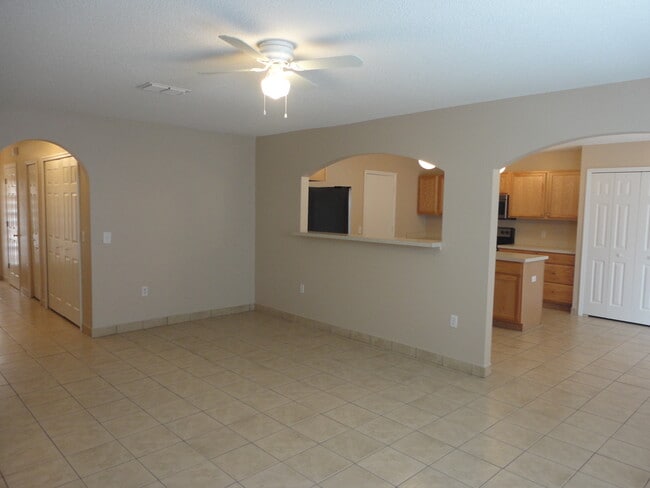 1019 Brenton Leaf Dr in Ruskin, FL - Foto de edificio - Building Photo