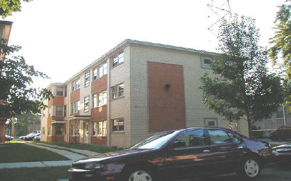 4919-4921 N Lester Ave in Chicago, IL - Foto de edificio