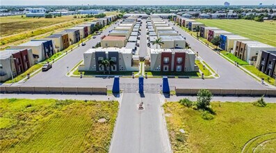 1213 E Camellia Ave, Unit C in McAllen, TX - Building Photo - Building Photo