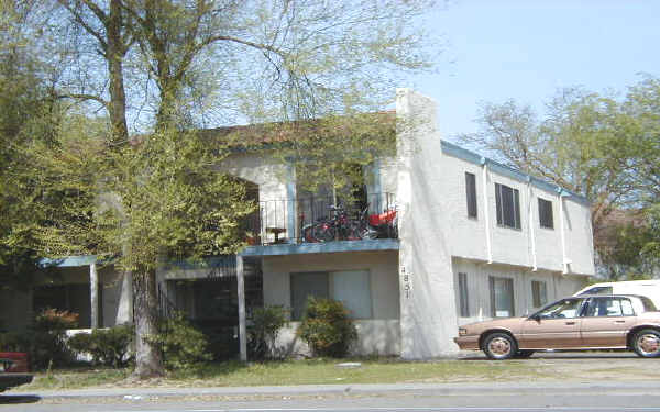 4851 Cowell Blvd in Davis, CA - Foto de edificio - Building Photo