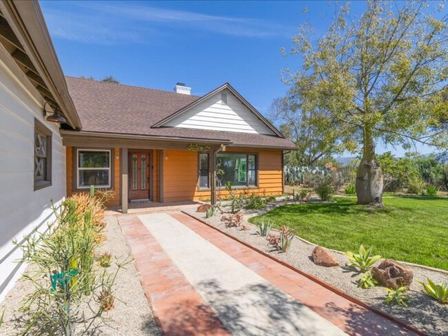 2980 Los Alisos Dr in Fallbrook, CA - Building Photo - Building Photo