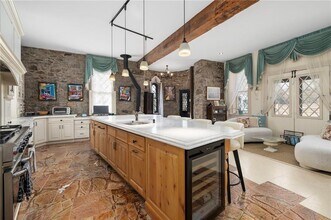 60 Old Beach Rd in Newport, RI - Building Photo - Building Photo