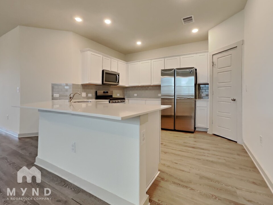 13821 Sage Blossom Dr in Manor, TX - Building Photo