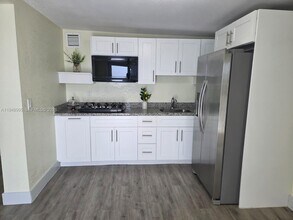 367 W 33rd St in Hialeah, FL - Building Photo - Building Photo