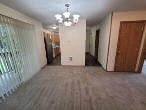 39 SE 127th Ave in Portland, OR - Building Photo - Building Photo