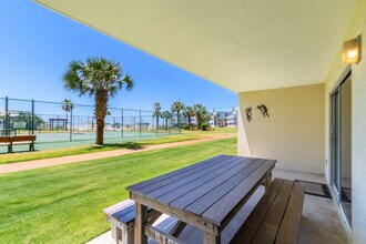 645 Plantation Rd in Gulf Shores, AL - Foto de edificio - Building Photo