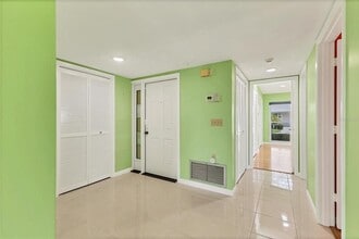 3712 Hampshire Ln in Sarasota, FL - Building Photo - Building Photo