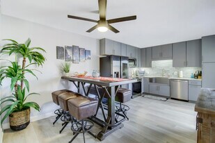 912 9th Ct in Palm Beach Gardens, FL - Building Photo